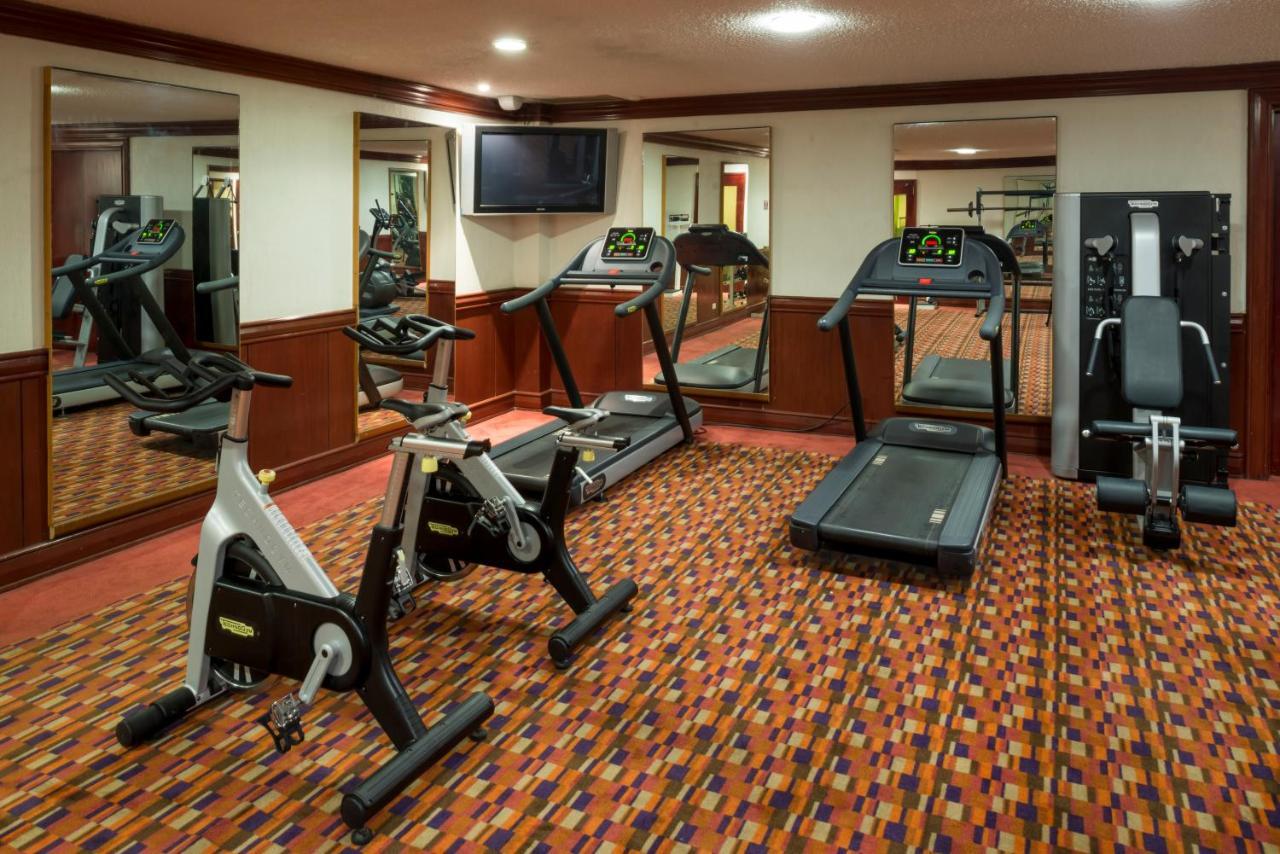 Real Inn Tijuana By Camino Real Hoteles Buitenkant foto A gym at a hotel