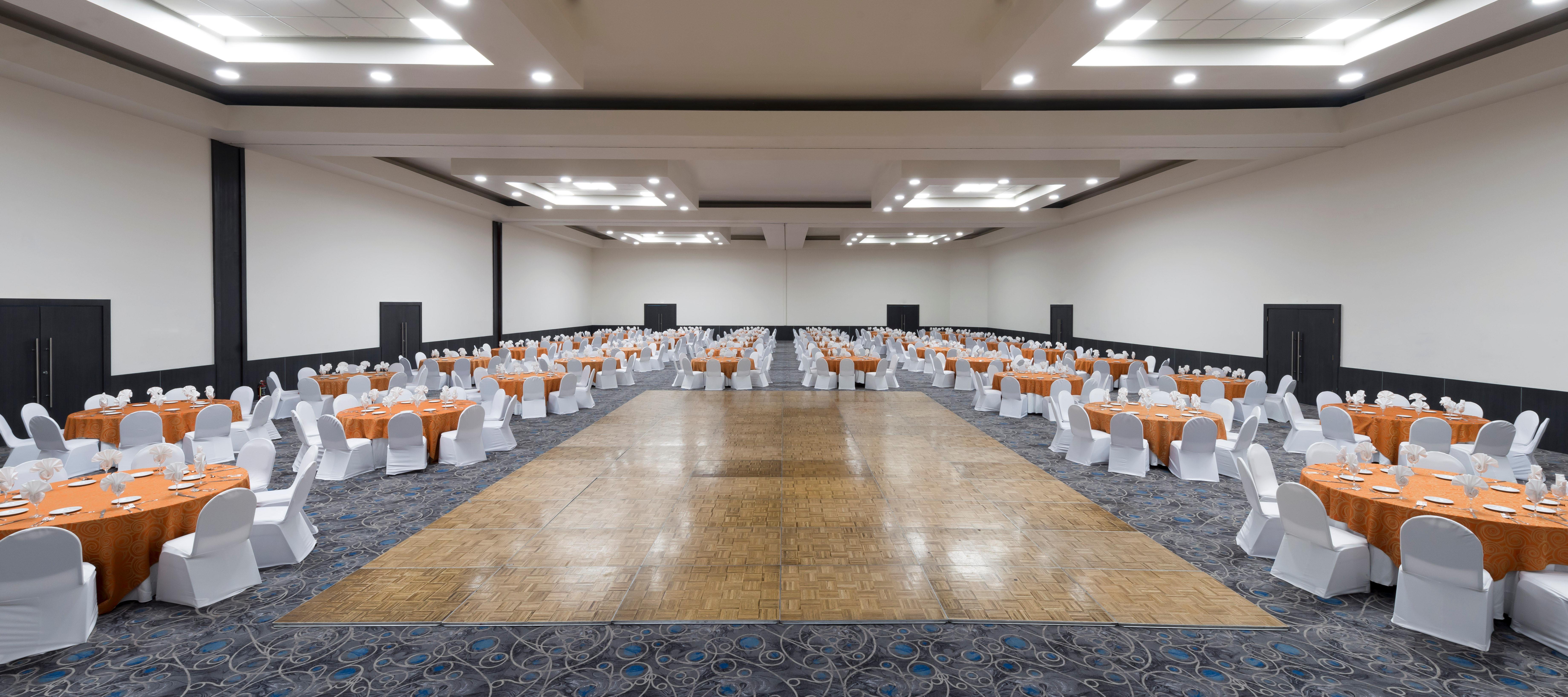 Real Inn Tijuana By Camino Real Hoteles Buitenkant foto The ballroom at the hotel