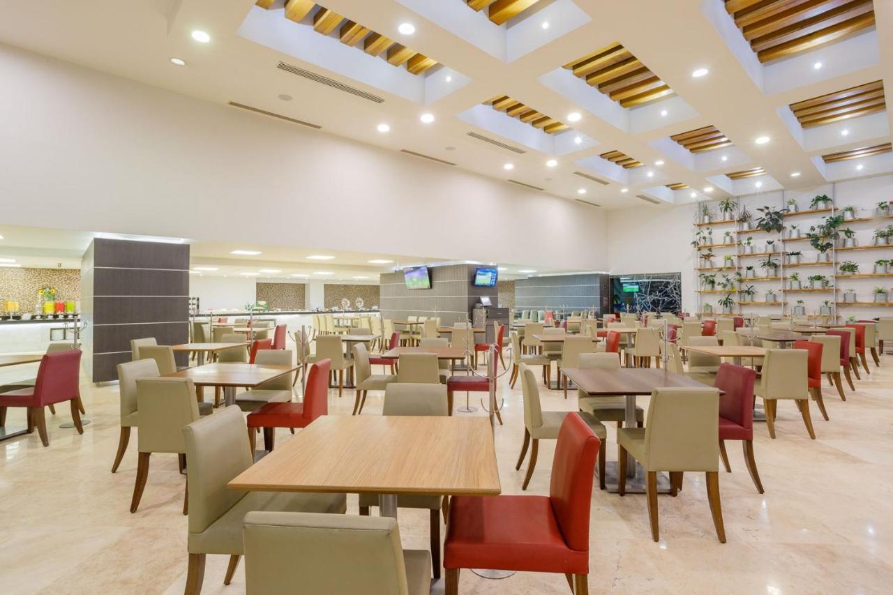 Real Inn Tijuana By Camino Real Hoteles Buitenkant foto The lounge at the airport