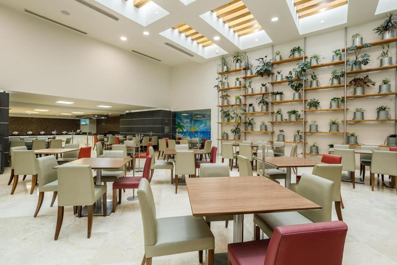 Real Inn Tijuana By Camino Real Hoteles Buitenkant foto The lounge at the airport