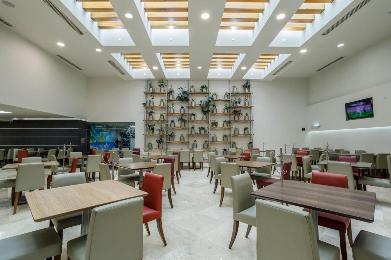 Real Inn Tijuana By Camino Real Hoteles Buitenkant foto The lounge at the airport
