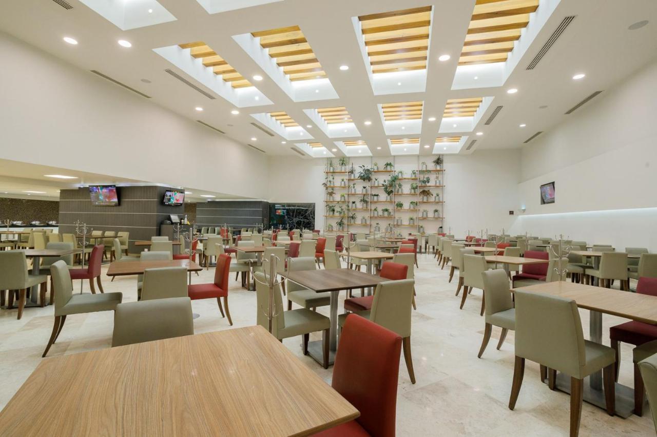 Real Inn Tijuana By Camino Real Hoteles Buitenkant foto The lounge at the airport