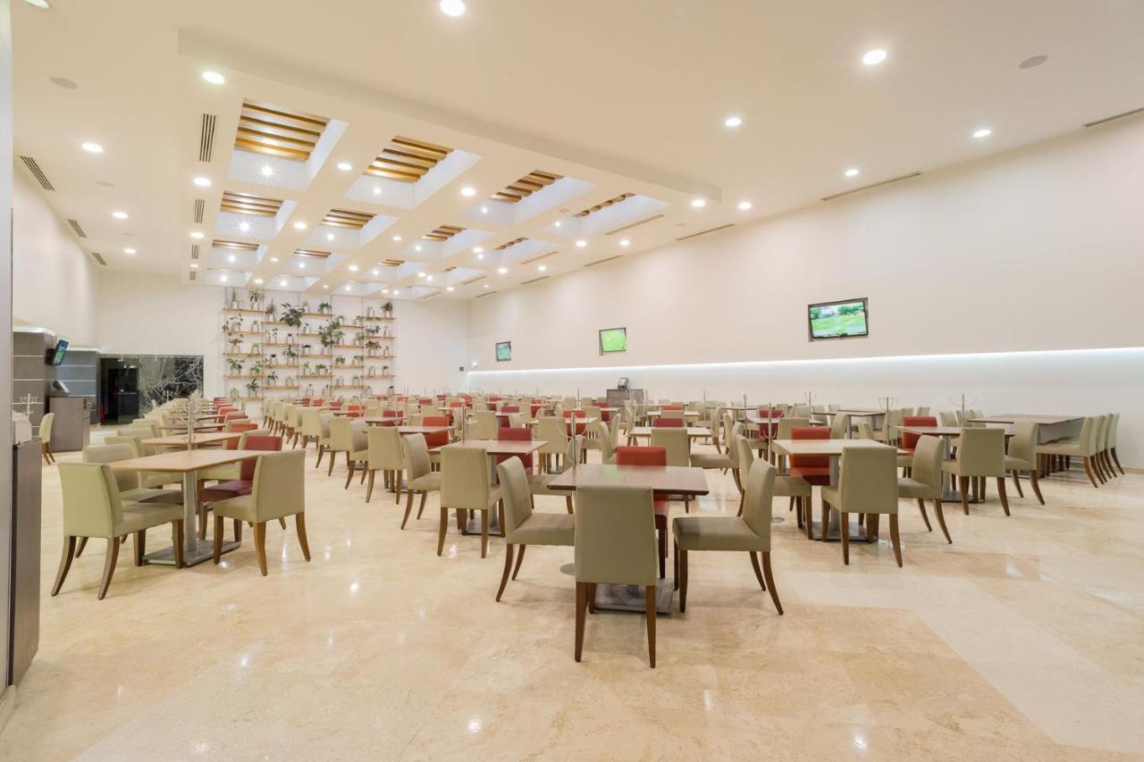 Real Inn Tijuana By Camino Real Hoteles Buitenkant foto The lounge at the airport