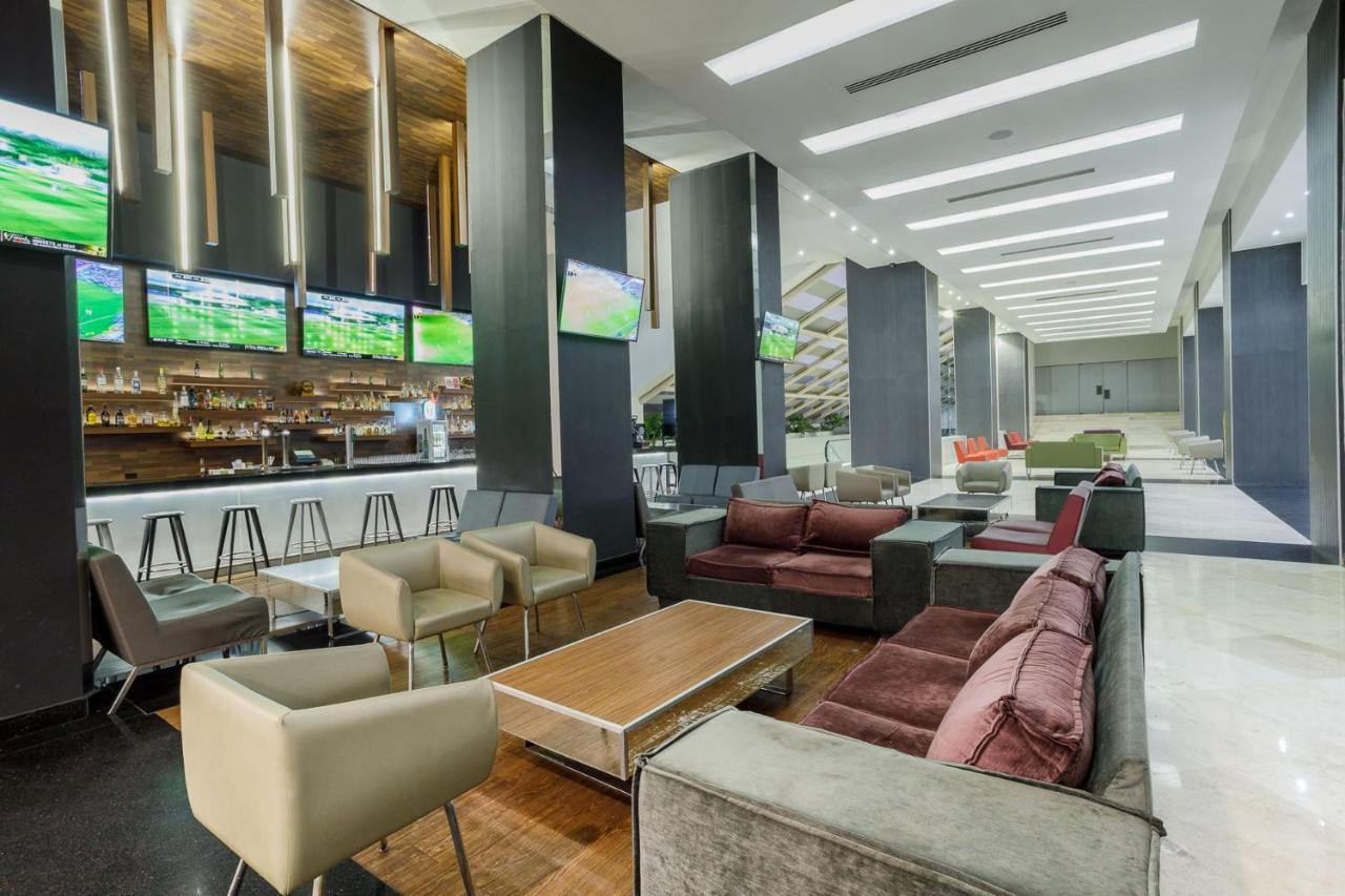 Real Inn Tijuana By Camino Real Hoteles Buitenkant foto The lounge at the stadium