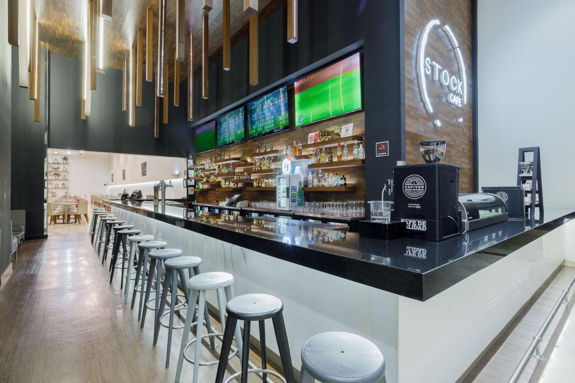 Real Inn Tijuana By Camino Real Hoteles Buitenkant foto Stock Bar
