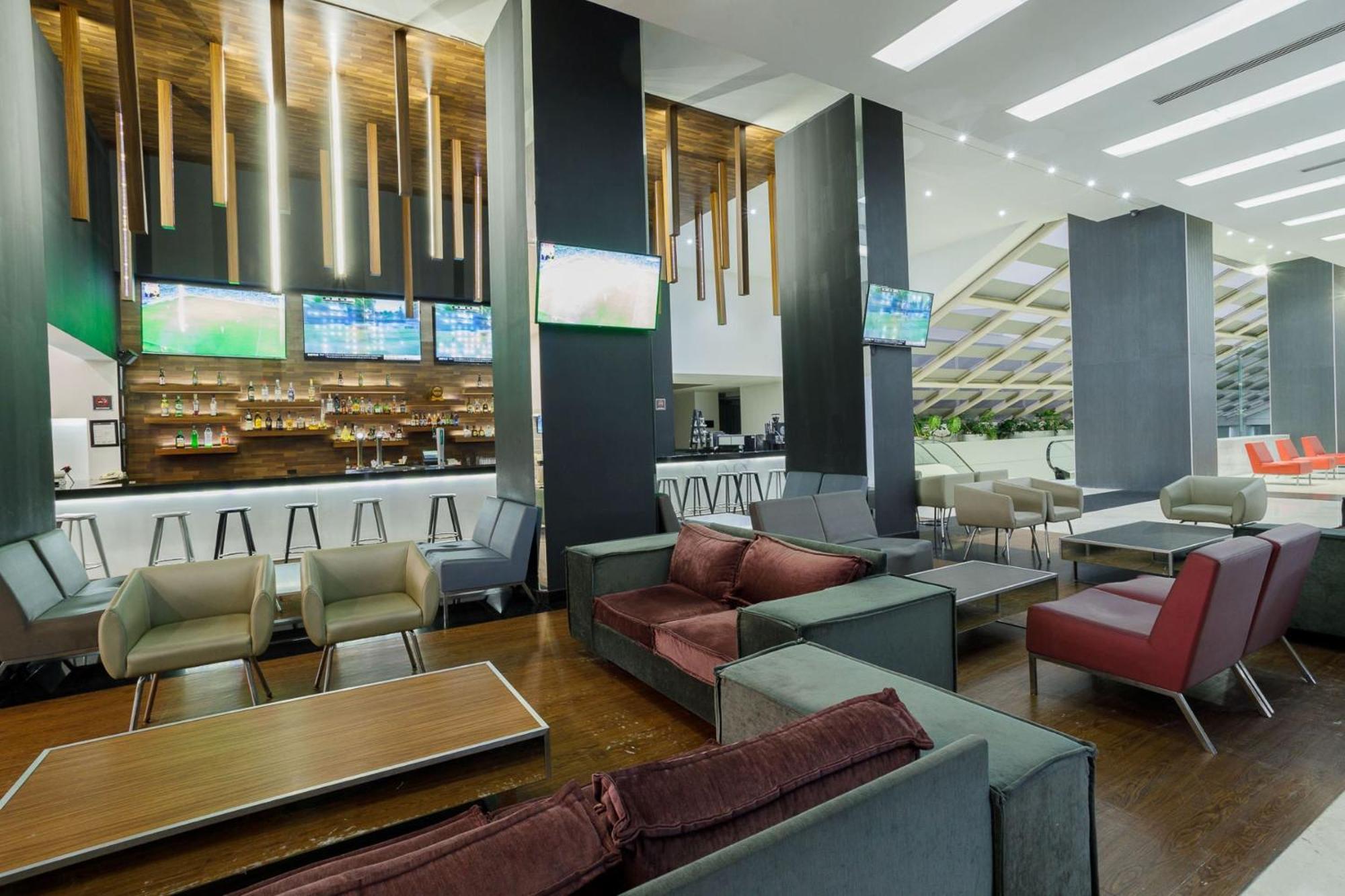 Real Inn Tijuana By Camino Real Hoteles Buitenkant foto The lounge at the airport