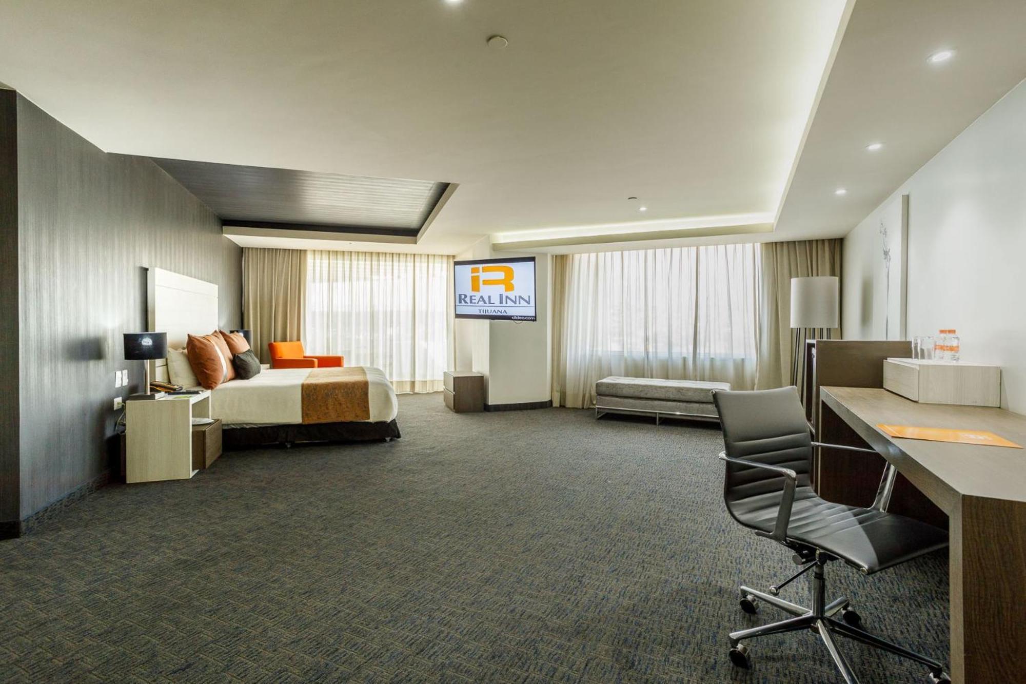 Real Inn Tijuana By Camino Real Hoteles Buitenkant foto A suite at the hotel