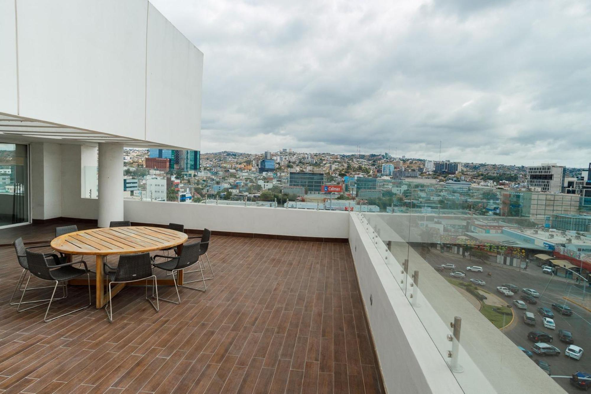 Real Inn Tijuana By Camino Real Hoteles Buitenkant foto View from the rooftop