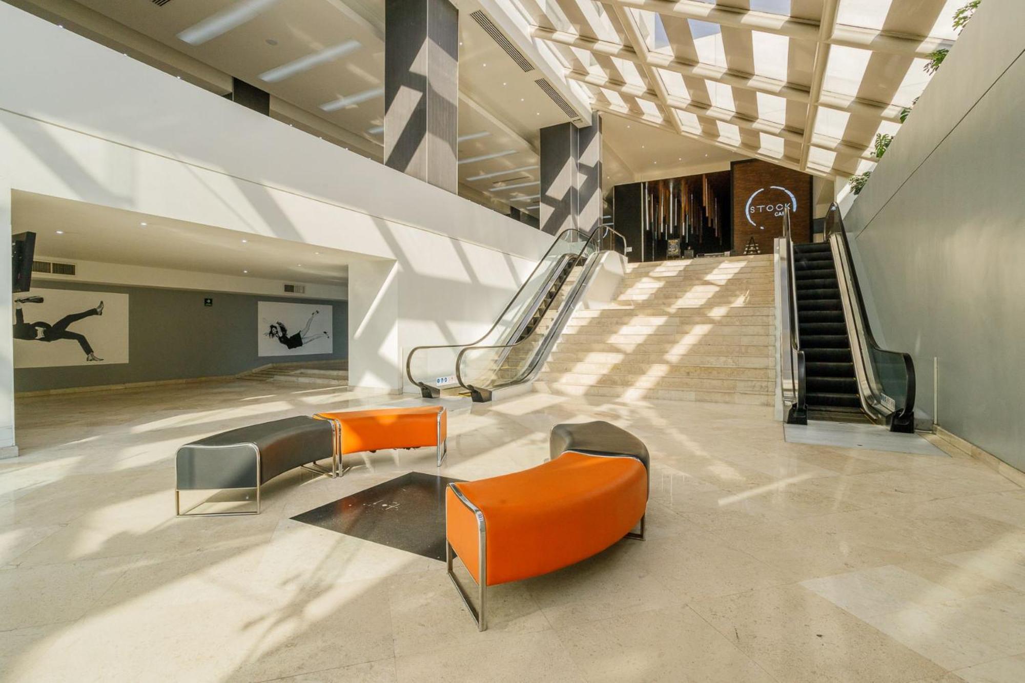 Real Inn Tijuana By Camino Real Hoteles Buitenkant foto Interior of the terminal