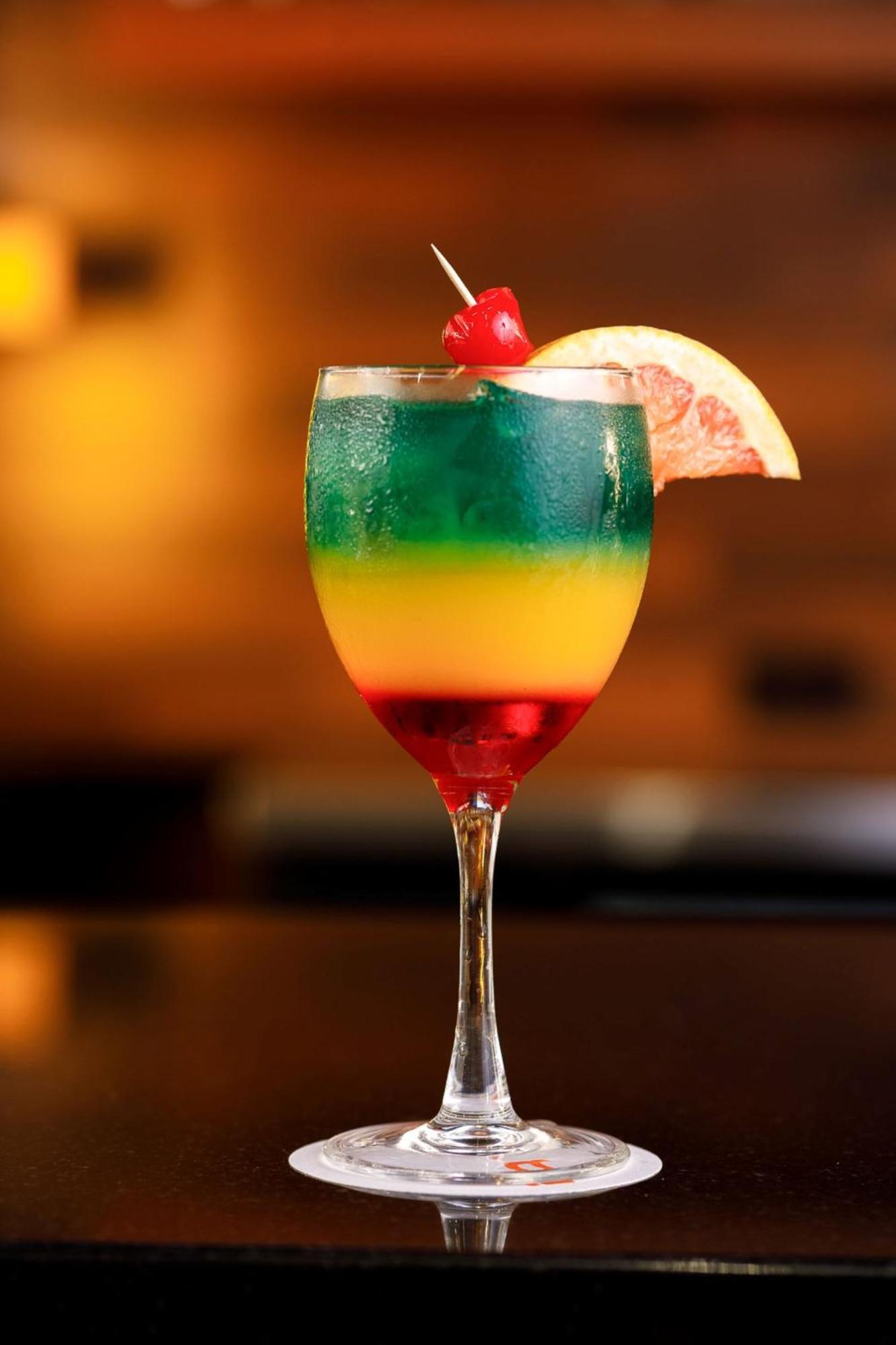 Real Inn Tijuana By Camino Real Hoteles Buitenkant foto A layered cocktail